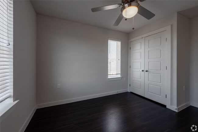Building Photo - 2401 E Oltorf St Unit 170 Rental