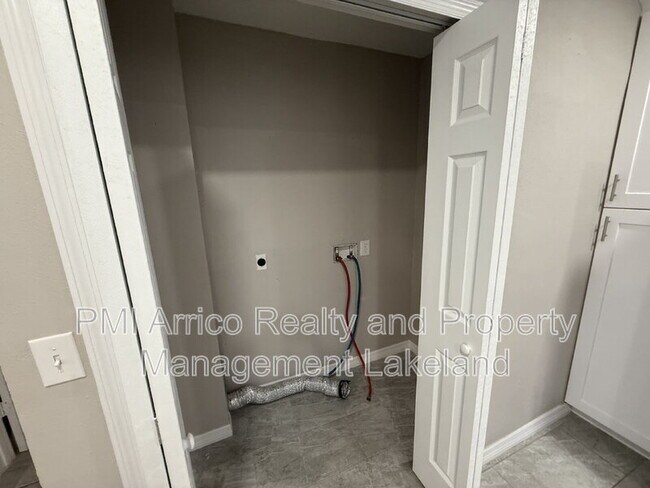 Photo - 321 W Belmar St