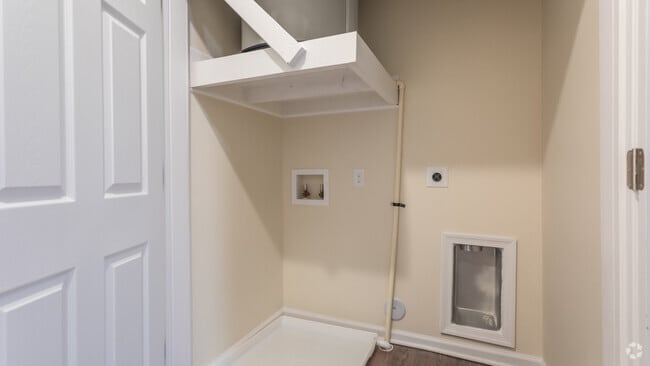 2BR,2BA,-858SF