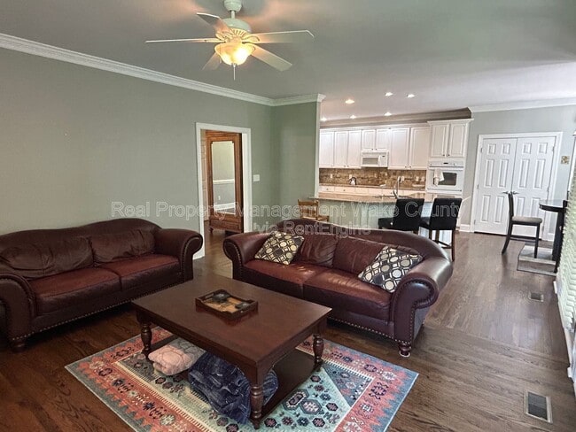 Photo - 108 Crystlewood Ct