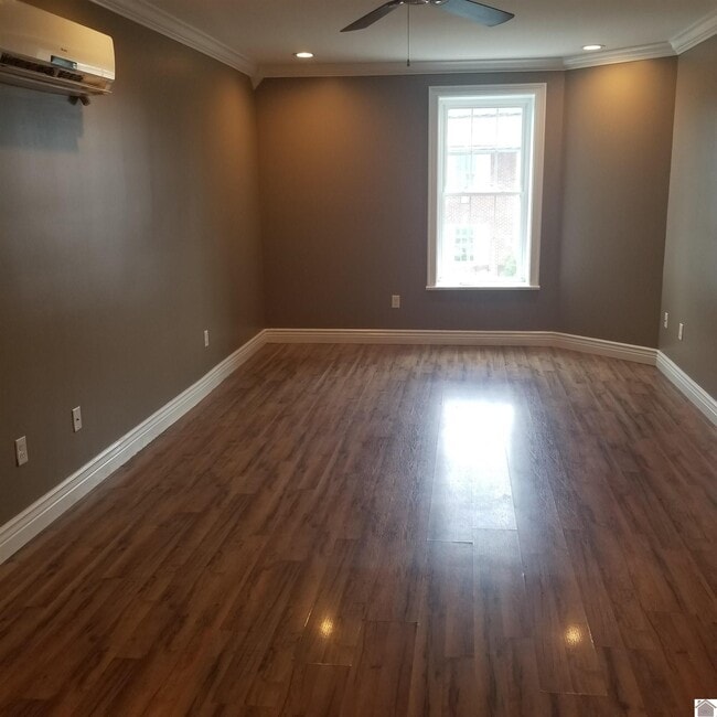 Photo - 301 Maple St