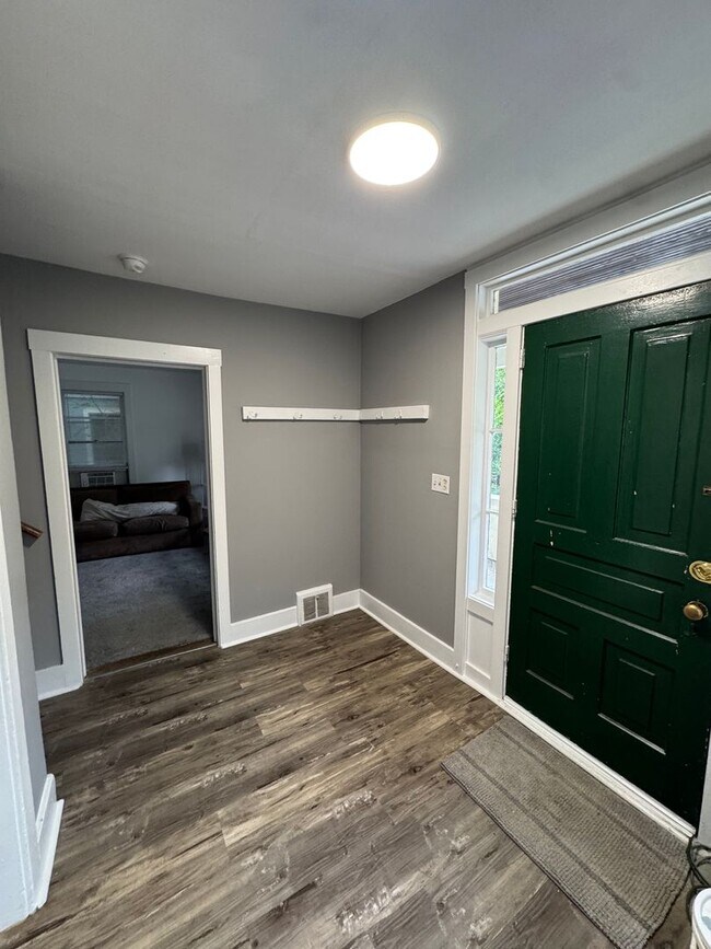 Photo - 942 Woodlawn Ave