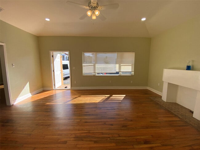 Photo - 1655 Hayes St