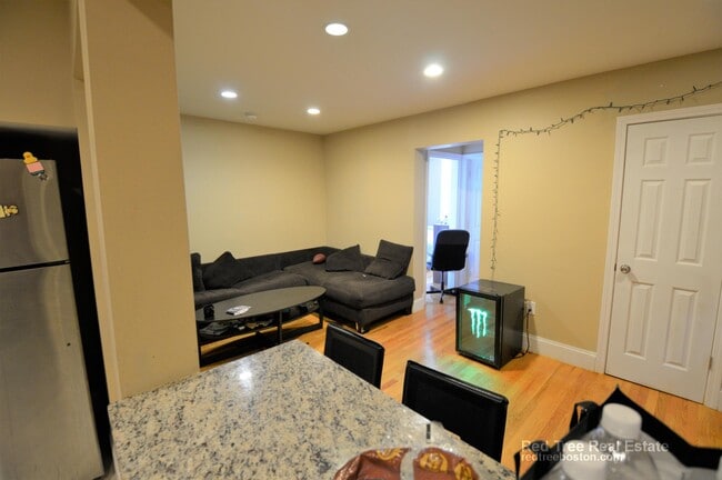 Photo - 76 Egmont St Unit 5