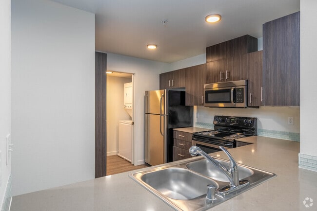 104 1BR, 1BA - 719SF - Kitchen - Timberlake Park Apartments