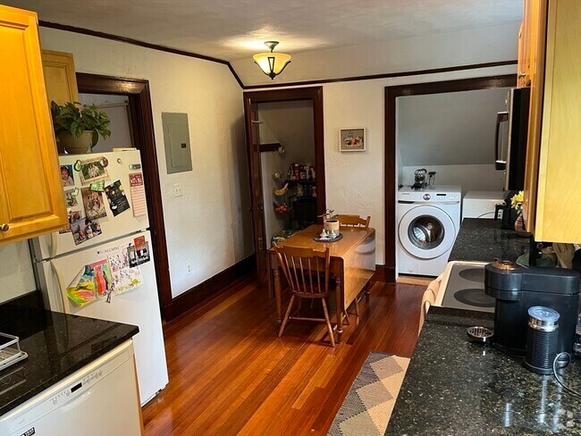 Building Photo - 17 Clark Rd Unit 2 Rental