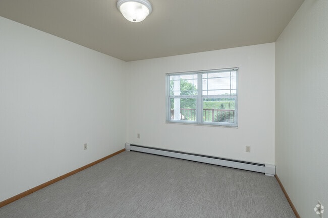 2BR, 1BA - 1,041SF - Primary Bedroom