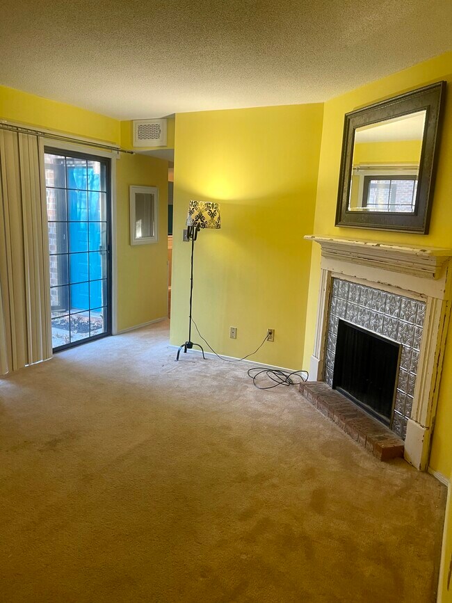 Photo - 720 Coventry Ln