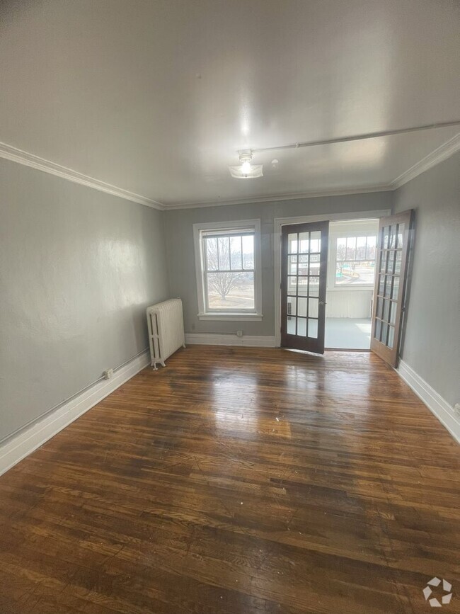 Building Photo - 609 Wellington Ct Unit D6 Rental