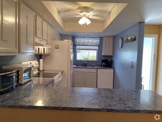 Building Photo - 1220 SE 40th St Unit 7 Rental