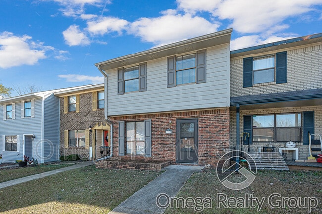 Building Photo - 2319 Cheshire Dr