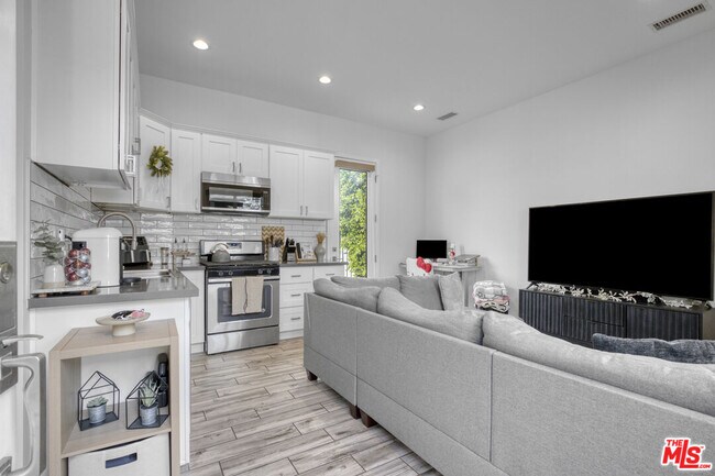 Photo - 7310 Woodley Ave