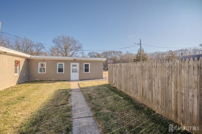 Building Photo - 3774 NJ-27 Unit 4b