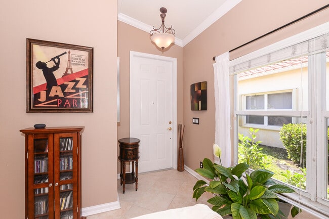 Photo - 329 NW Treeline Trce