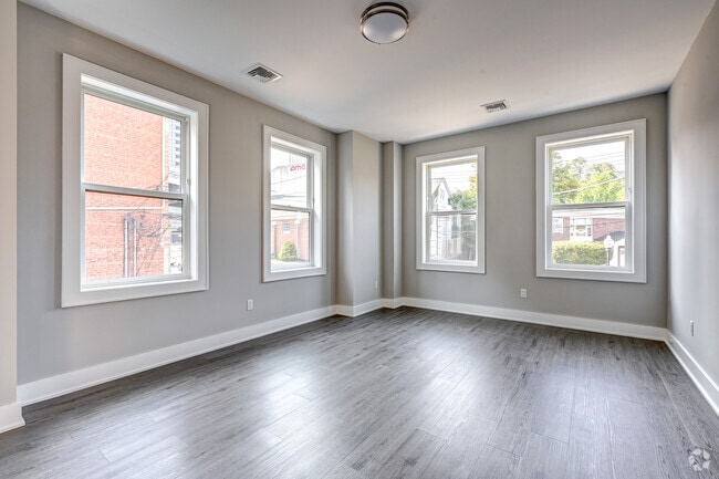 2BR, 2BA - Primary Bedroom