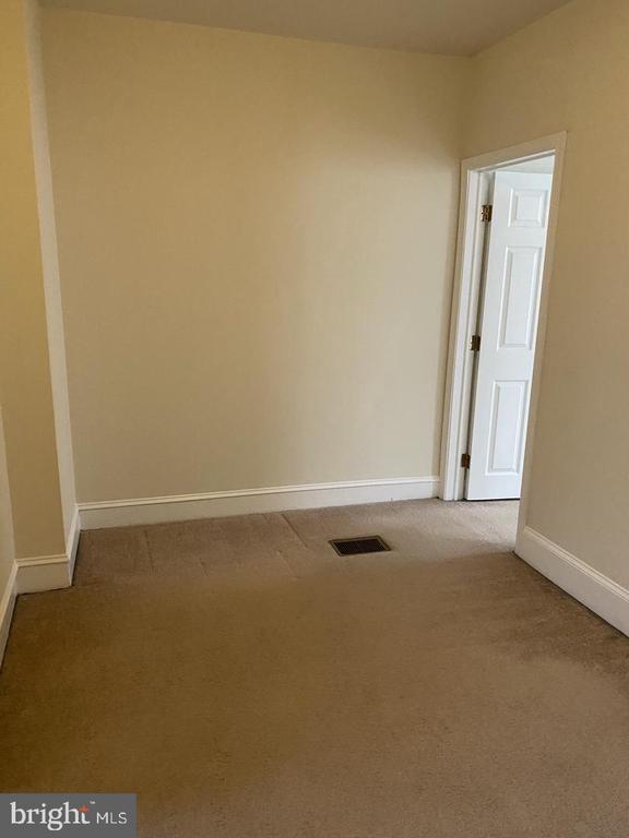 Photo - 460 Moyer St