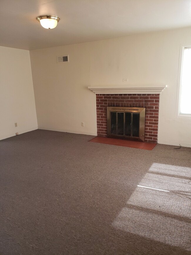 Photo - ** PRE LEASE FOR FALL** - Two Level Campus HOME