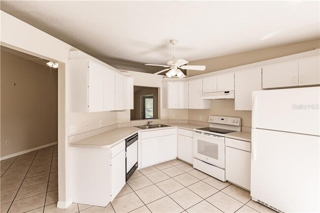Photo - 3/2 HOME WITH HUGE /FENCED BACK YARD. -12 MINUTES to Siesta Beach! Great school district!