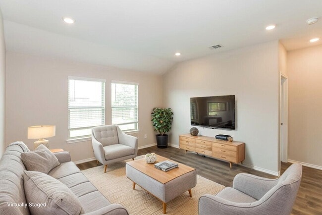 Photo - 980 Alton Dr