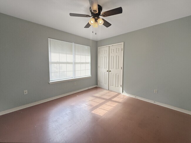 Photo - 2900 Clermont St