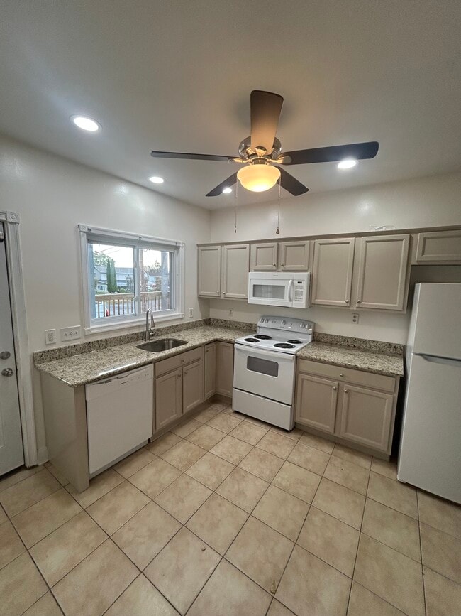 Photo - 1202 W Elm St Unidad 1E