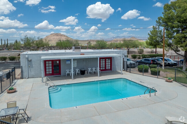 Piscina - Mountain Lakes Apartments