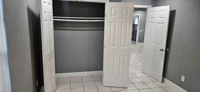 Photo - 7011 Hillsboro St