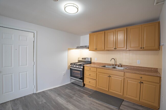 Photo - 120 Perry St Unit 2