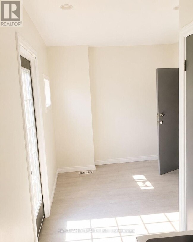 Photo - 850 Bathurst St Unit 301