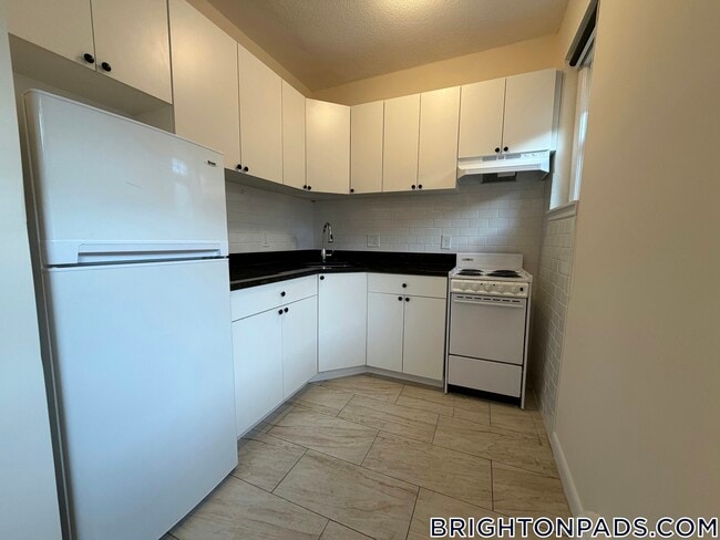 Building Photo - 2018 Commonwealth Ave