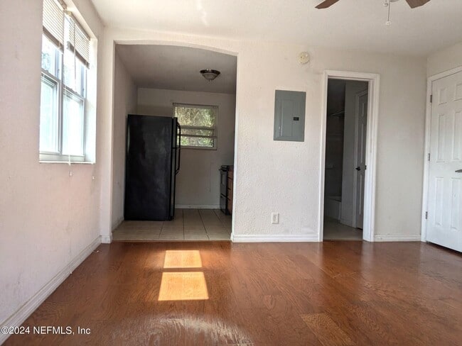 Photo - 1452 Palm Ave Unit 1452