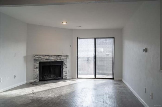 Photo - 313 W Lehow Ave