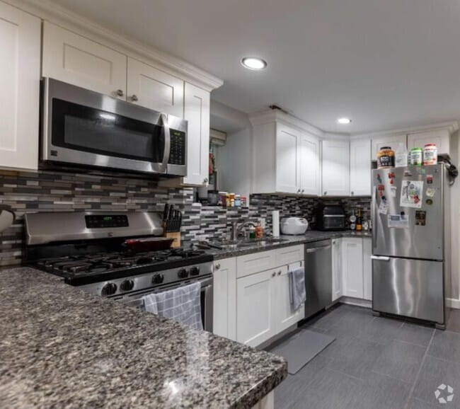 Building Photo - 2651 W Armitage Ave Unit 2 Rental