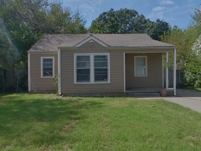 Building Photo - 827 S Crestway St Rental