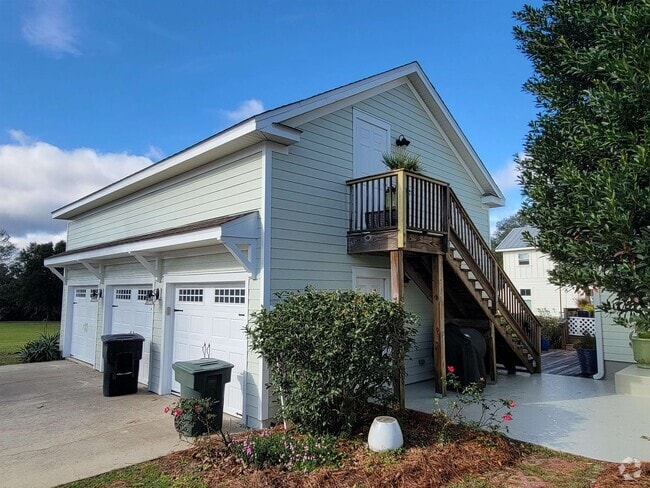 Building Photo - 3060 Dickinson Dr Rental