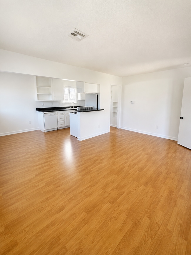 Building Photo - 241 S La Alameda Ave Unit 3