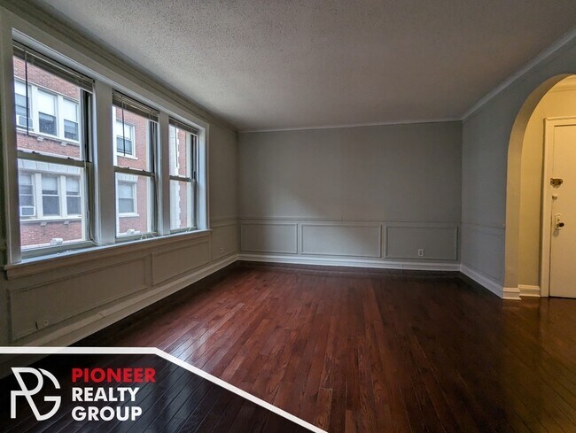 544 W Surf St Unit 2