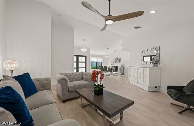 Photo - 2307 Queens Way