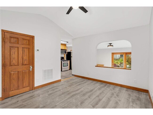 Photo - 2340 Ives Ln N