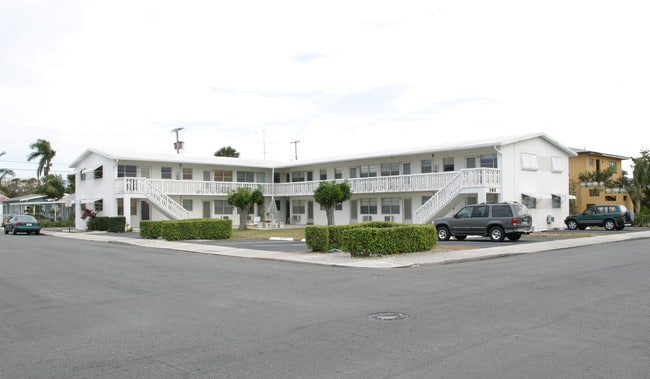 Builidng vista al mar - 225 Ocean Breeze Lake Worth, FL 33460