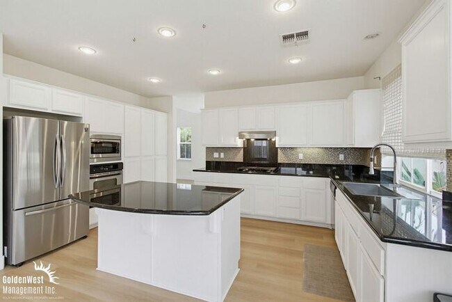 Photo - Spacious 4Bdm 3Ba Home in the Heart of San Marcos!