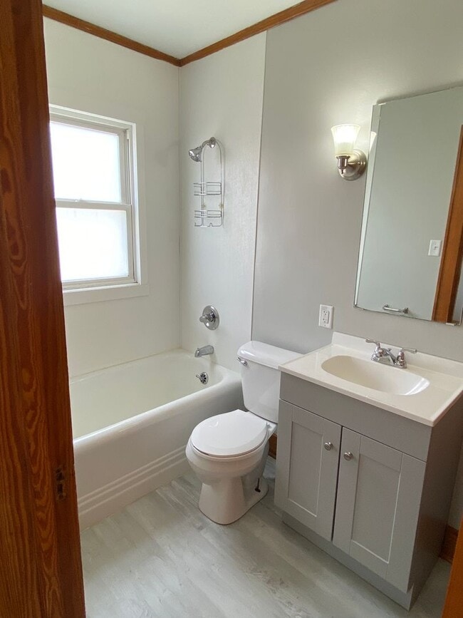 Photo - 2 Bedroom/1 Bath AVAILABLE NOW