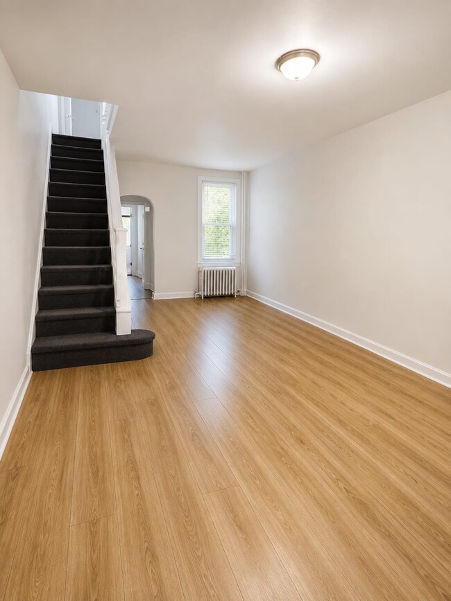 Photo - 2113 Wakeling St