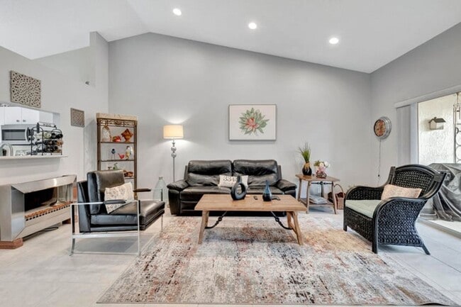 Photo - 6129 Heliconia Rd