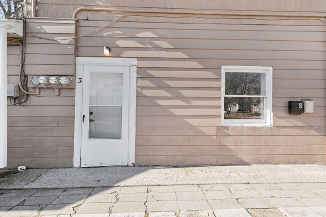 Photo - Updated 1 Bedroom Rental Close To Downtown $850/month Unit 3