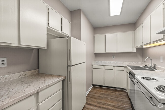 1BR, 1BA - 729SF - Kitchen