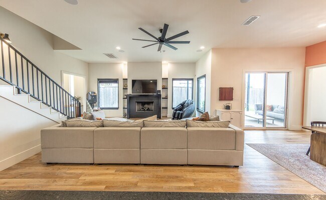 Photo - 3 Bed 2.5 bath Gated Community! Move In Re...