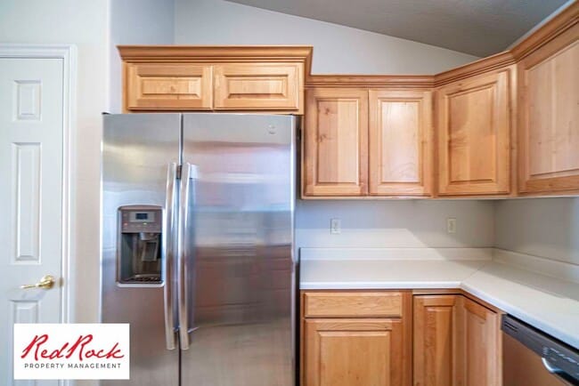 Building Photo - 3 Bed 2 Bath, 2 Car Garage with a Fully Fe... Rental