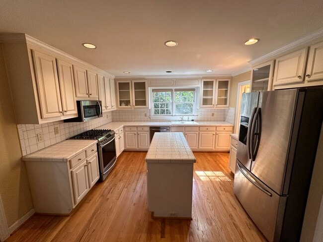 Photo - **West Durham 5bd / 3.5ba Oasis**