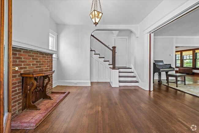 Building Photo - 18 Elm Pl Rental
